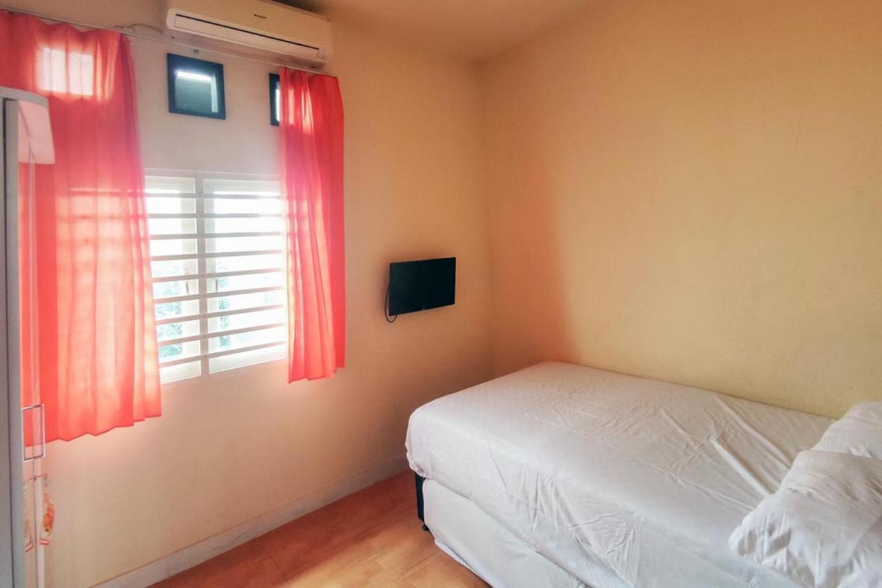 Chandra Graha Guesthouse Palu Buitenkant foto