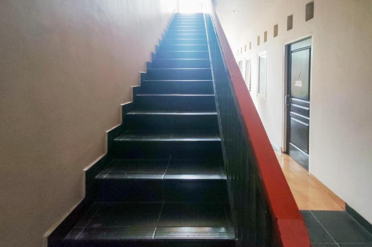 Chandra Graha Guesthouse Palu Buitenkant foto