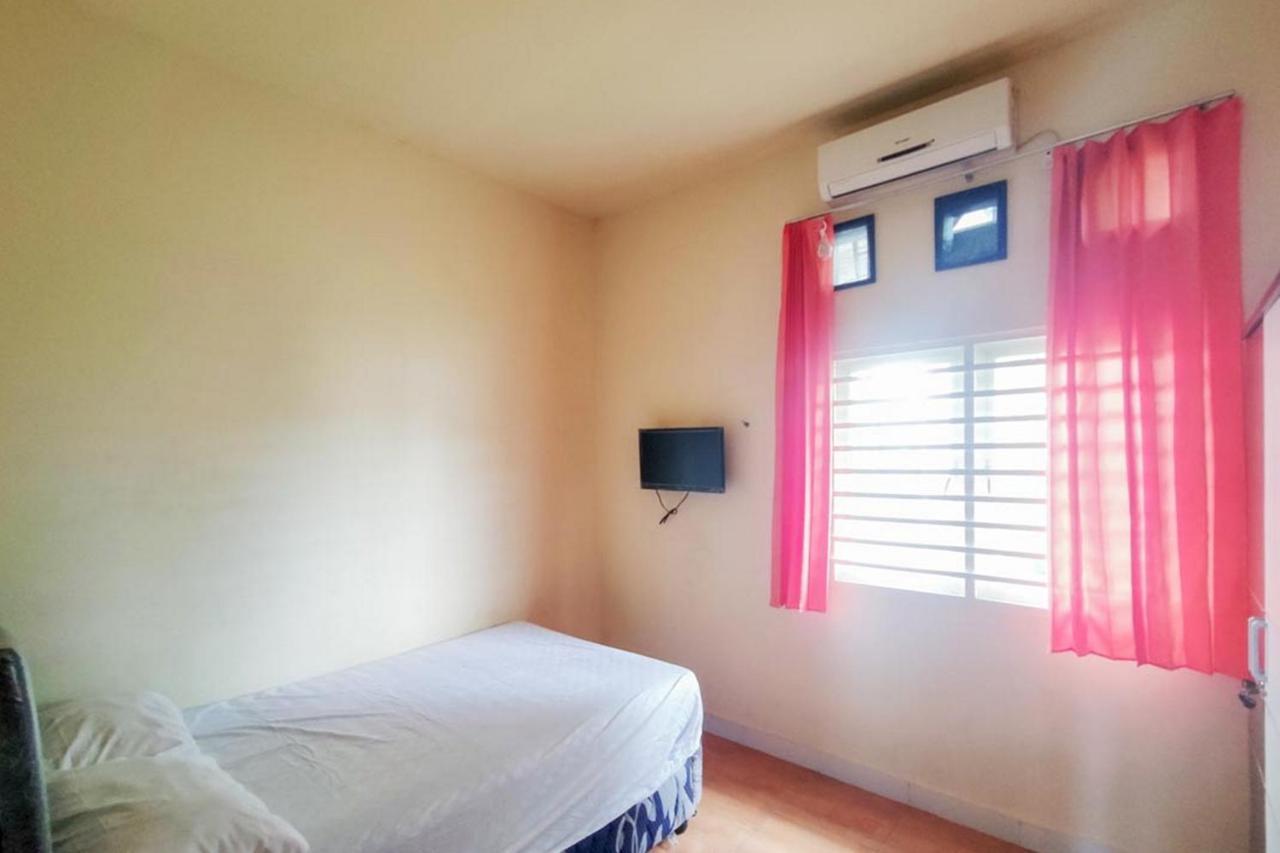 Chandra Graha Guesthouse Palu Buitenkant foto