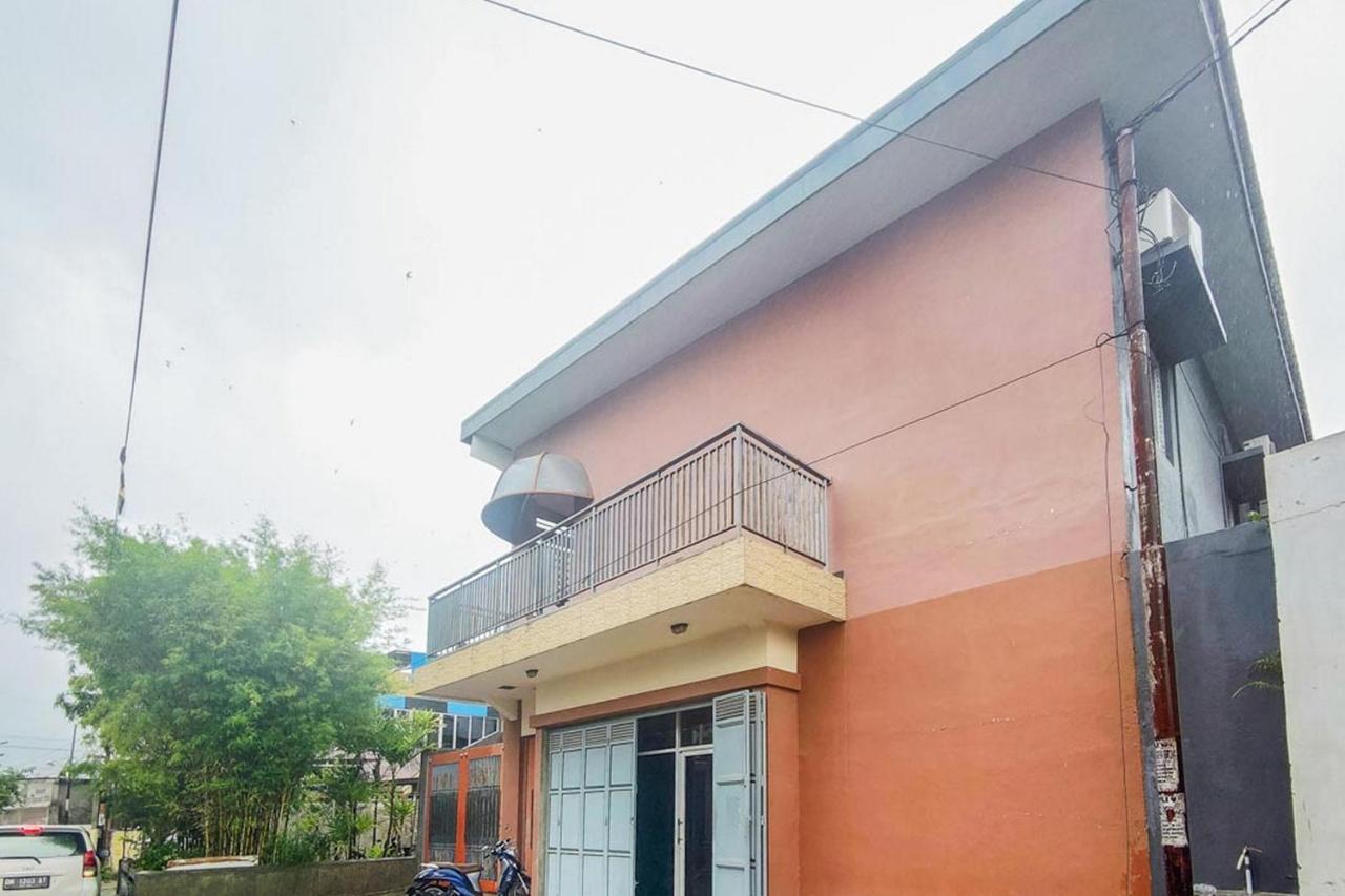 Chandra Graha Guesthouse Palu Buitenkant foto