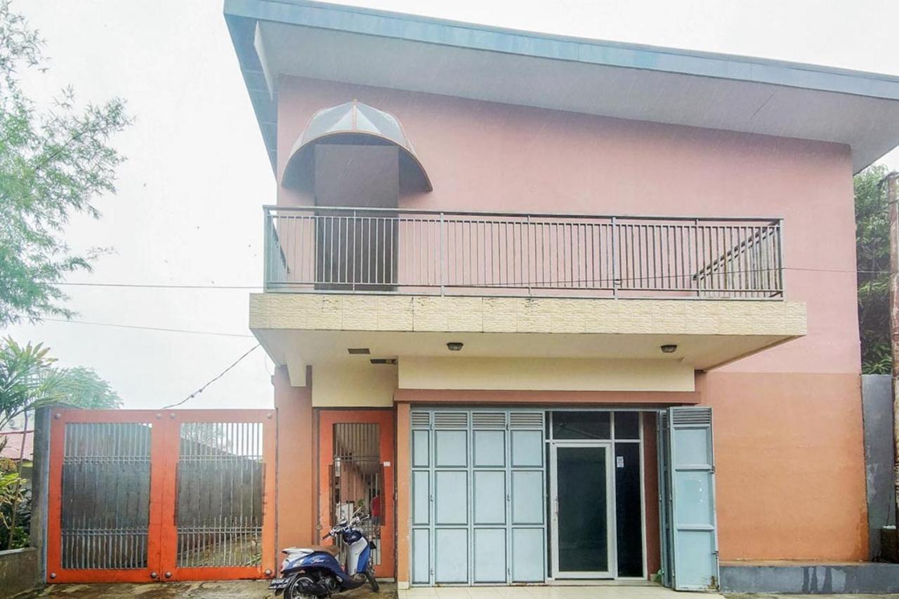 Chandra Graha Guesthouse Palu Buitenkant foto